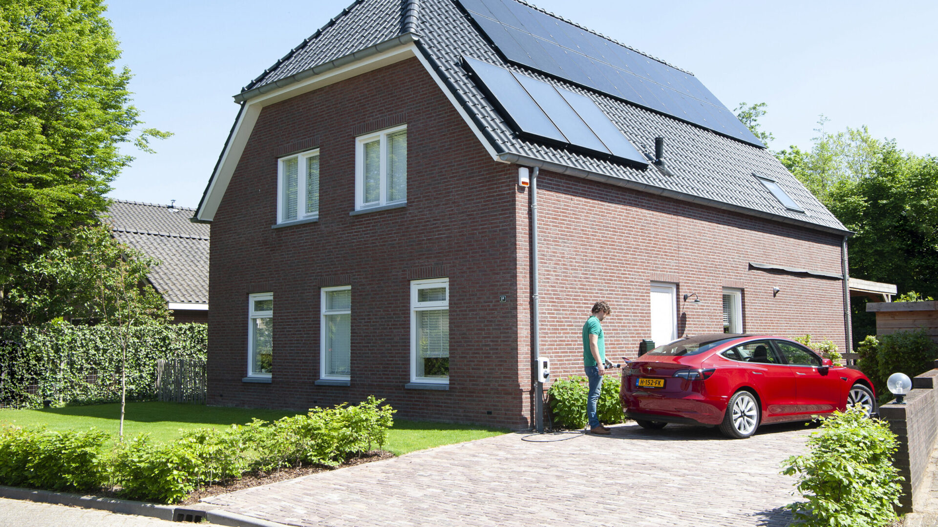 Zonnepanelen op een dak