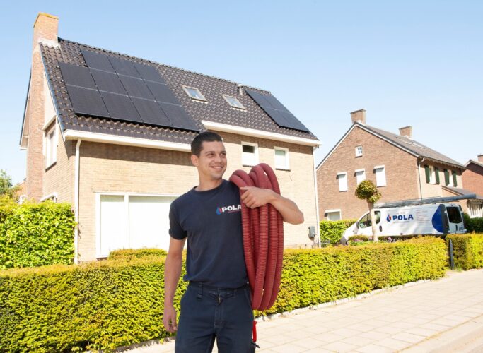 monteur bij panelen