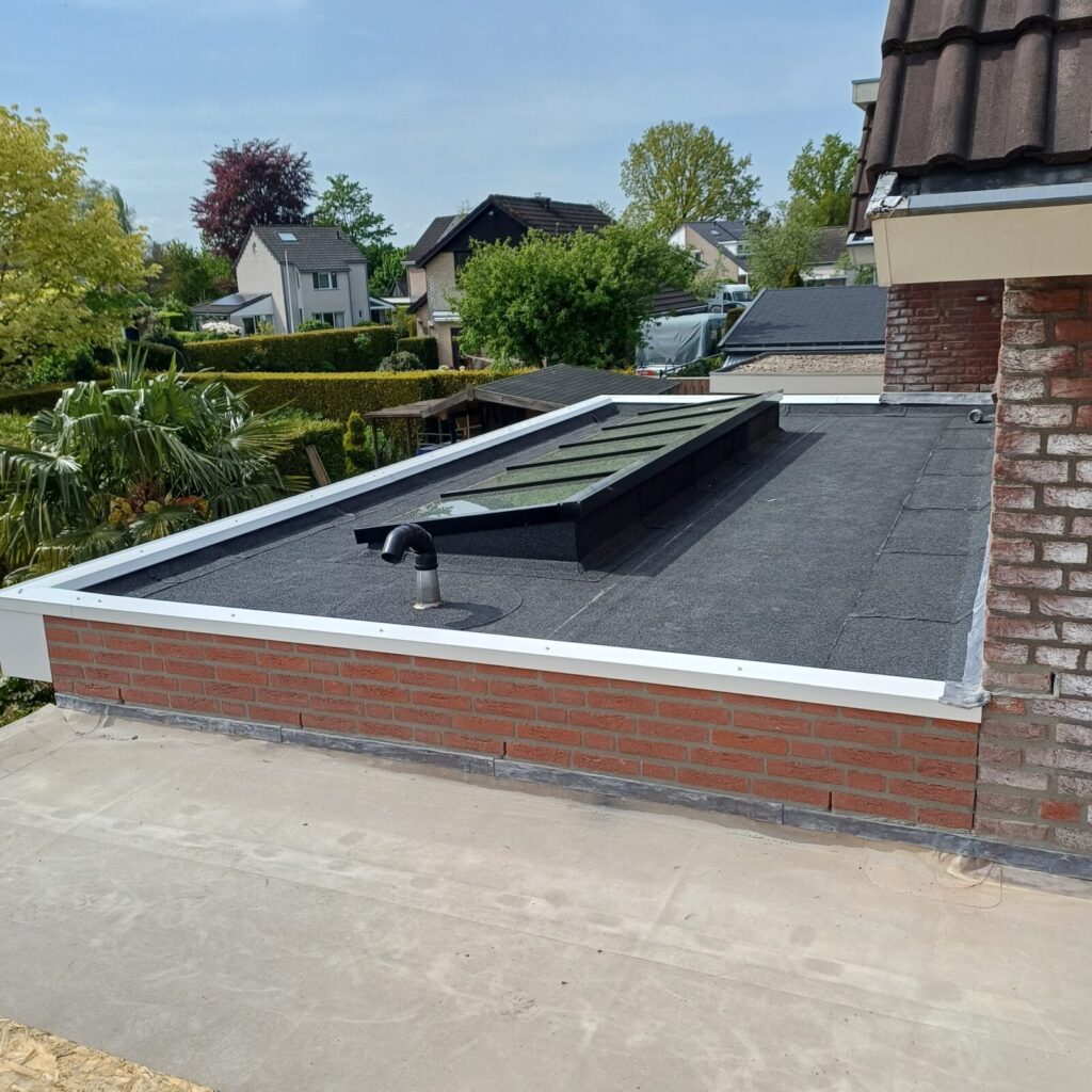 dak en zinkwerk bitumen dak aanbouw