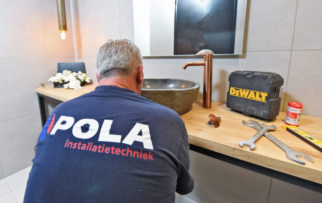 loodgieterswerk pola installatietechniek monteur bij sanitair