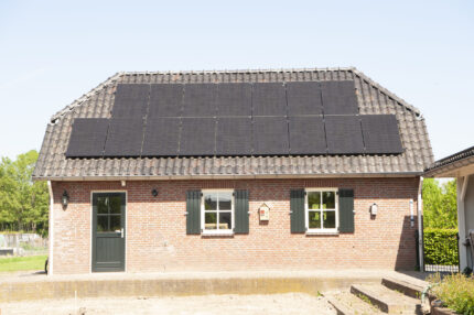 14 zonnepanelen 6.300Wp